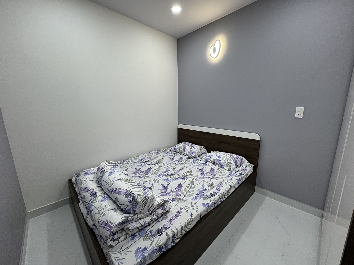 Nhà phố 3 lầu thiết kế Singapore đẹp lung linh full nội thất cao cấp hẻm xe hơi Khu VIP Quang Trung